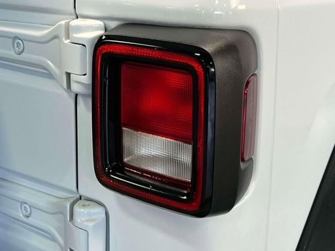 Used 2021 Jeep Wrangler Unlimited Sport AWD/4WD image 9