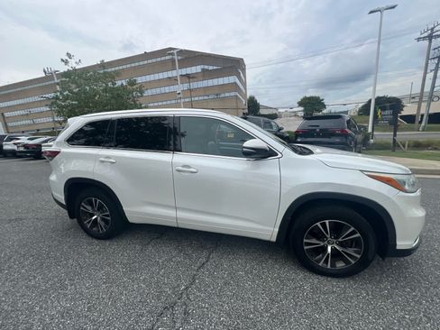 Used 2016 Toyota Highlander XLE AWD/4WD image 5