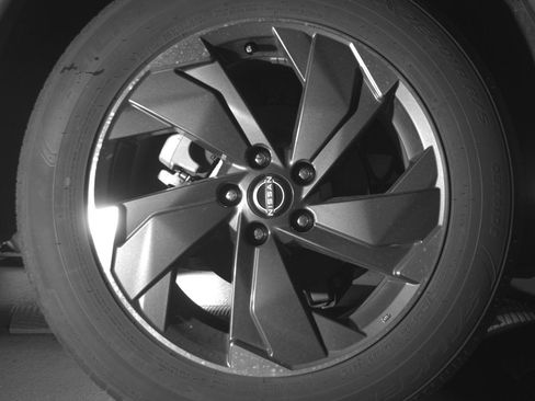 Used 2025 Nissan Rogue SV image 15