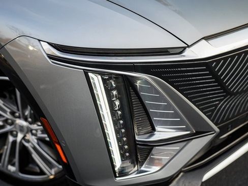 Used 2024 Cadillac Lyriq Luxury image 12