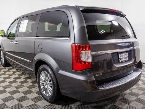 Used 2016 Chrysler Town & Country Touring-L w/ Driver Convenience Group image 21