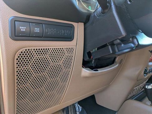 Used 2016 Jeep Wrangler Unlimited Rubicon w/ Connectivity Group image 16