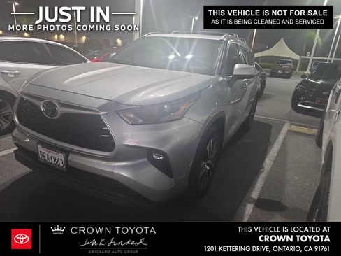 Used 2022 Toyota Highlander XLE image 1