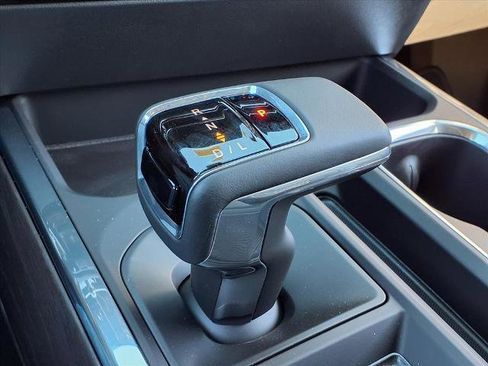 New 2026 GMC Sierra 1500 SLT image 13