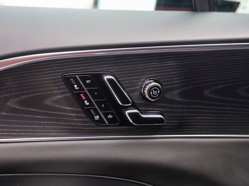 Used 2025 Cadillac Lyriq Luxury image 22