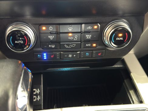 Used 2020 Ford F150 Lariat w/ Equipment Group 502A Luxury AWD/4WD image 30
