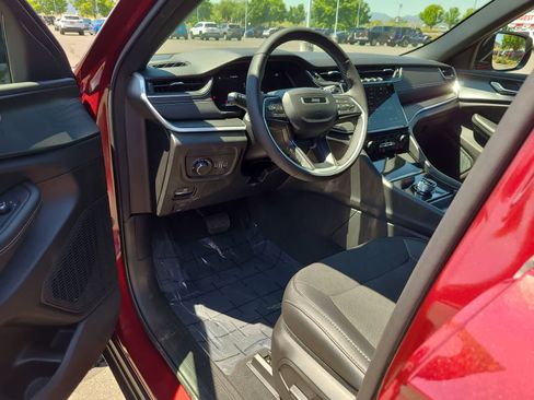 New 2025 Jeep Grand Cherokee Altitude w/ Trailer Tow Package image 10