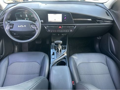 Certified 2025 Kia Niro EX image 7