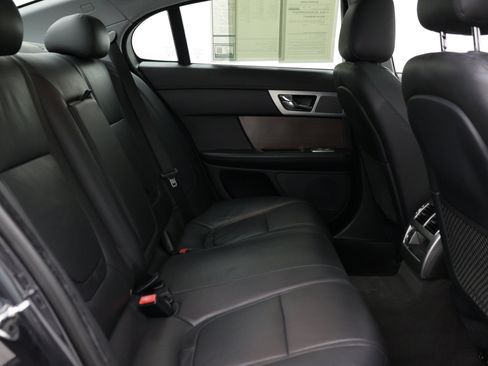 Used 2013 Jaguar XF RWD image 38