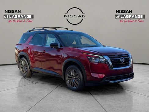 Used 2025 Nissan Pathfinder SL w/ SL Premium Package FWD image 4