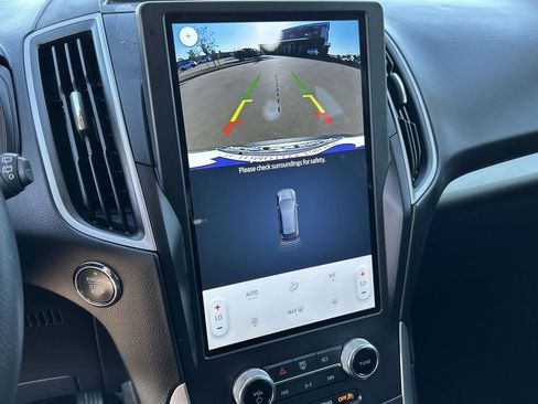 Used 2022 Ford Edge SE image 15