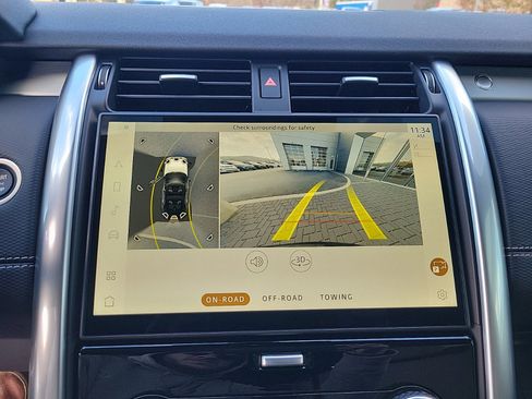 Used 2025 Land Rover Discovery Dynamic SE image 33