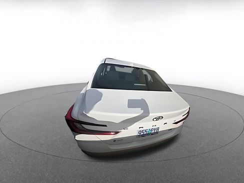 Used 2025 Toyota Camry LE image 5