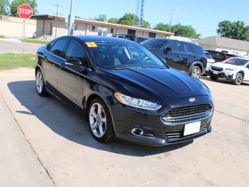 Used 2015 Ford Fusion SE w/ Equipment Group 201A FWD image 2