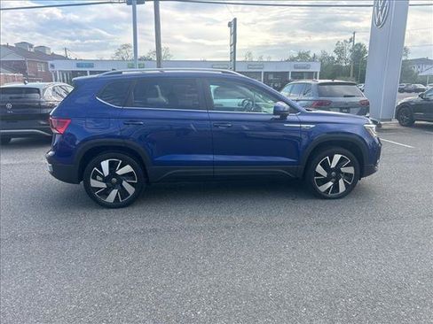 Certified 2024 Volkswagen Taos SEL AWD/4WD image 6