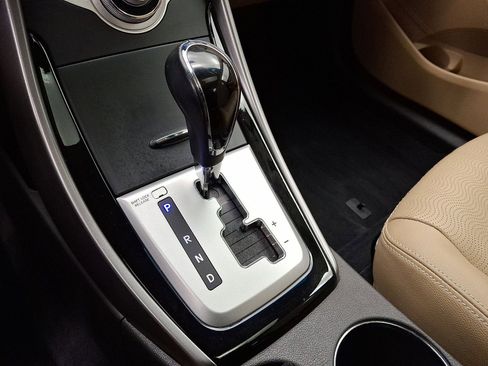 Used 2012 Hyundai Elantra Limited image 12