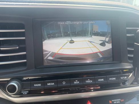 Used 2020 Hyundai Elantra Limited w/ Cargo Package (C1) FWD image 7