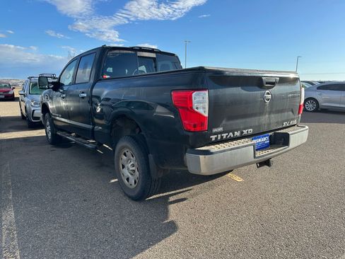 Used 2017 Nissan Titan SV image 4