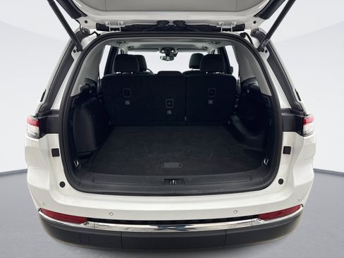 Used 2023 Jeep Grand Cherokee Laredo w/ Luxury Tech Group I image 22