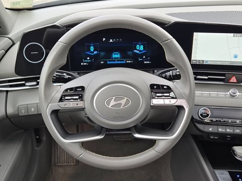 Used 2025 Hyundai Elantra SEL image 18