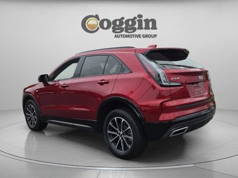 Used 2025 Cadillac XT4 Sport FWD image 3