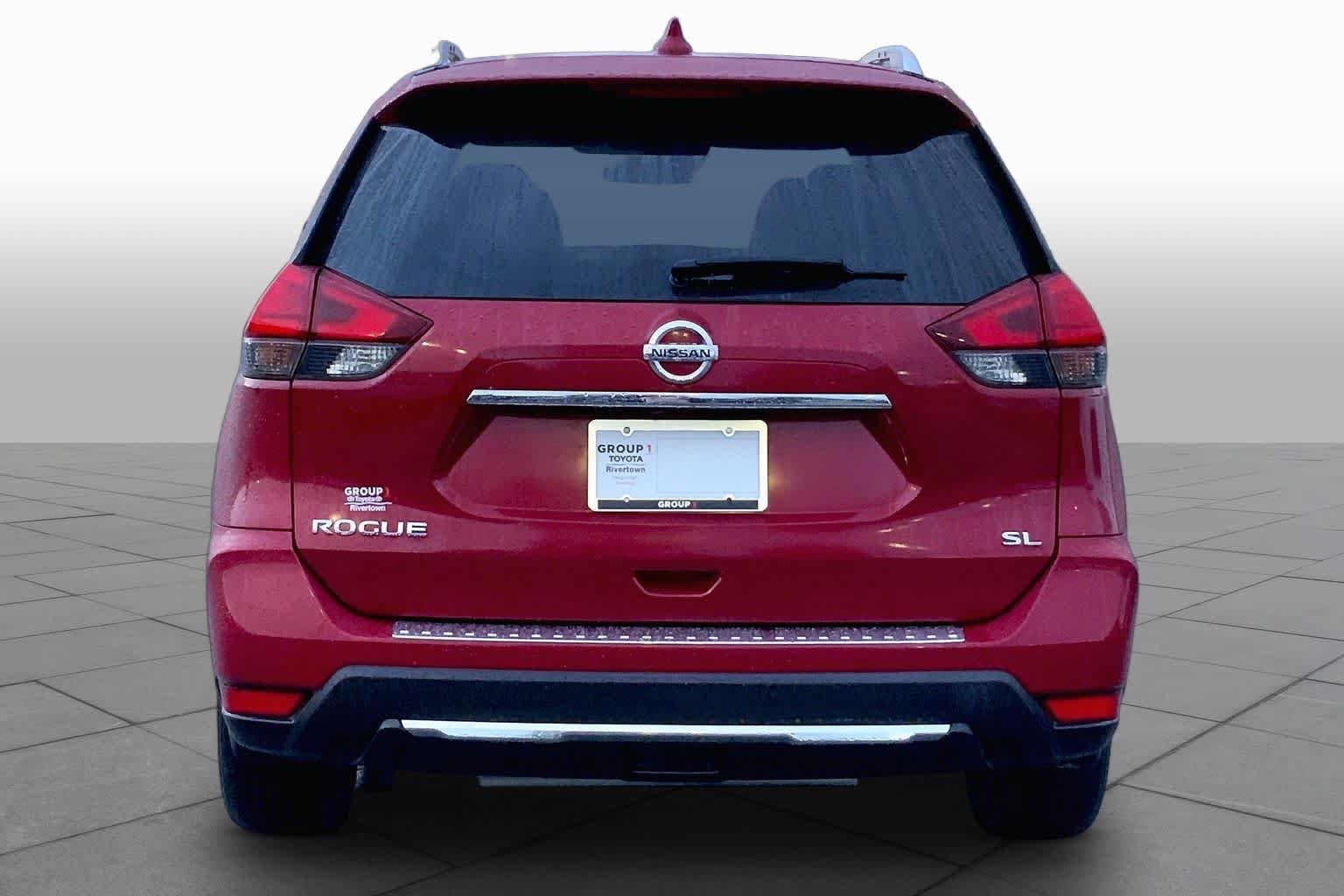 Used 2017 Nissan Rogue SL w/ SL Premium Package FWD image 5