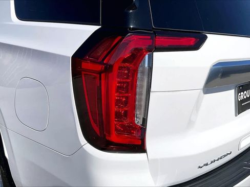 Used 2022 GMC Yukon Denali w/ Denali Premium Package image 29