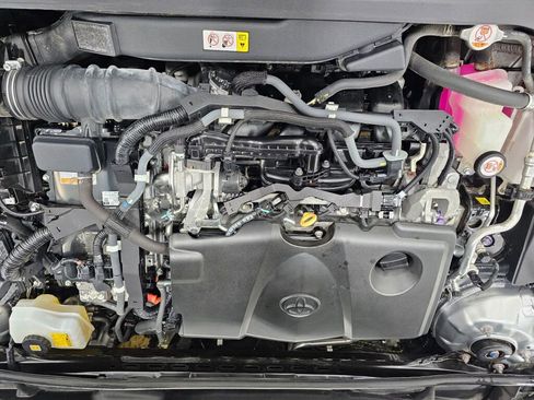 Used 2018 Toyota Camry LE image 37