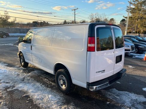 Used 2013 Chevrolet Express 3500 image 3