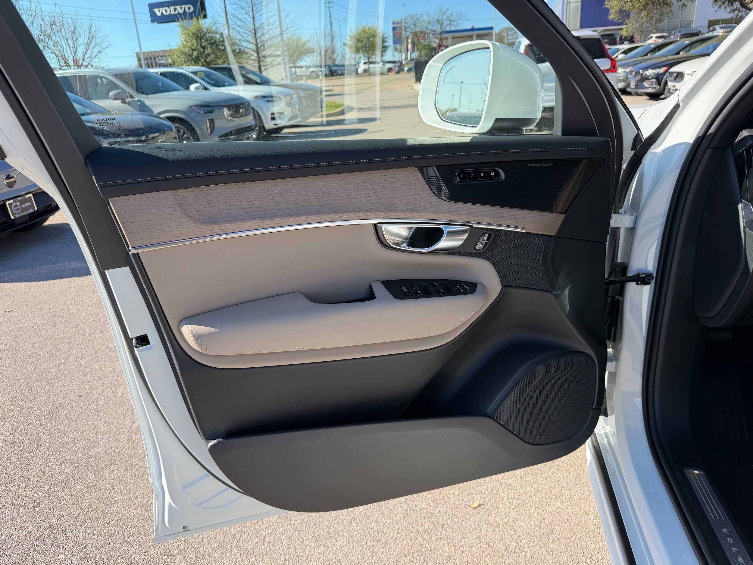 New 2026 Volvo XC90 T8 Plus w/ Protection Package Premier AWD/4WD image 18