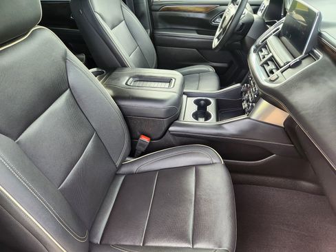Used 2023 Chevrolet Suburban Premier RWD image 17