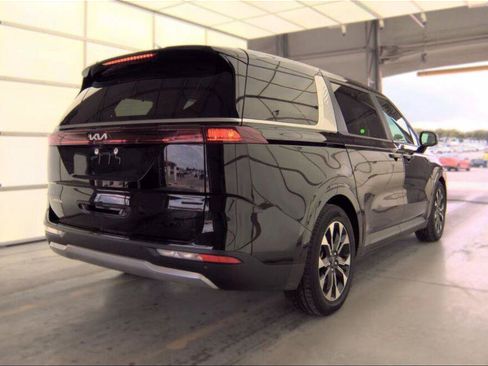 Used 2023 Kia Carnival EX FWD image 9