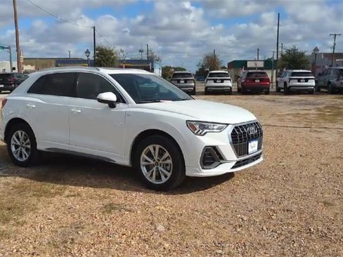 Used 2024 Audi Q3 2.0T Premium image 2