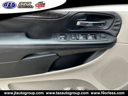 Used 2018 Dodge Grand Caravan SE w/ UConnect Hands-Free Group FWD image 11