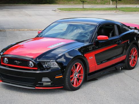 Used 2013 Ford Mustang GT Premium w/ Brembo Brake Pkg RWD image 4