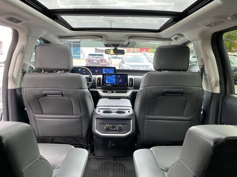 Used 2025 Ford Expedition Active AWD/4WD image 35