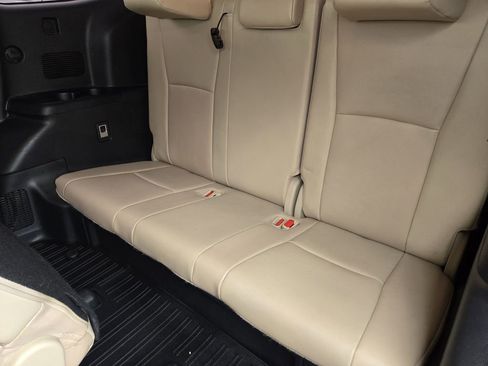 Used 2023 Toyota Highlander XLE image 31