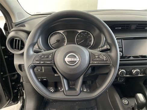 Certified 2025 Nissan Kicks Play S image 28