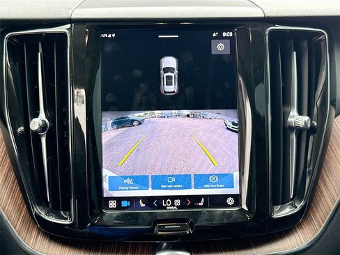 Used 2022 Volvo XC60 B5 Momentum image 15