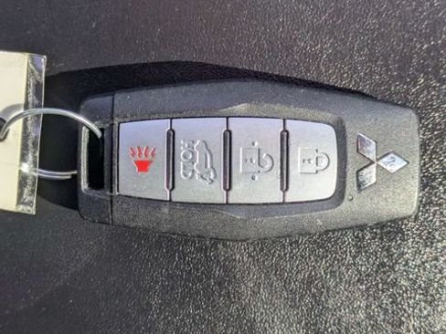 Used 2024 Mitsubishi Outlander SE FWD image 34