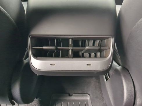 Used 2025 Tesla Model Y Performance image 17