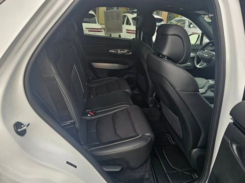 Certified 2025 Genesis GV70 3.5T Sport image 27