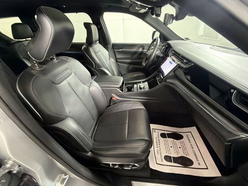 Used 2023 Jeep Grand Cherokee L Overland w/ Advanced Protech Group III image 28