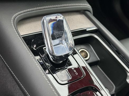 Certified 2024 Volvo XC90 B6 Ultimate w/ Lounge Package image 14