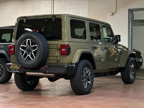 New 2026 Jeep Wrangler Unlimited Sahara AWD/4WD image 5