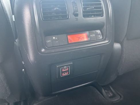 Used 2018 Nissan Pathfinder SV image 29