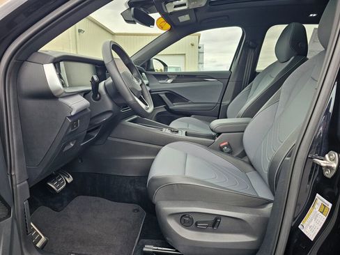 Certified 2025 Volkswagen Tiguan SE R-Line AWD/4WD image 10