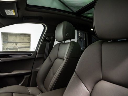 New 2026 Porsche Macan image 27