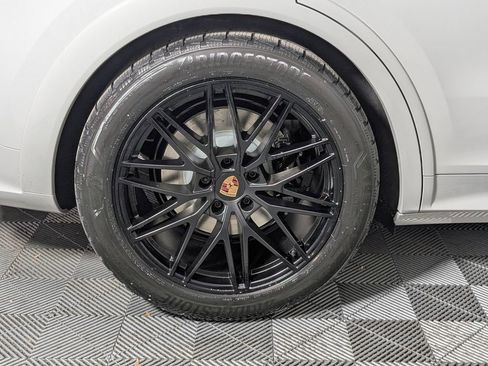 New 2026 Porsche Cayenne GTS image 13