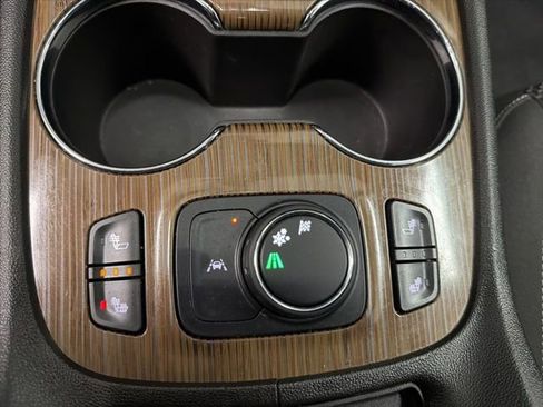 Certified 2023 GMC Acadia SLE w/ Driver Convenience Package image 24